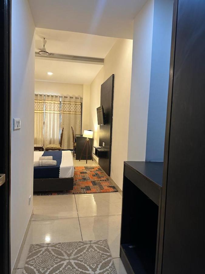 Hotel Jb Residency !! Luxurious & Royal Balcony Rooms !! Large Rooms Zirakpur Екстер'єр фото
