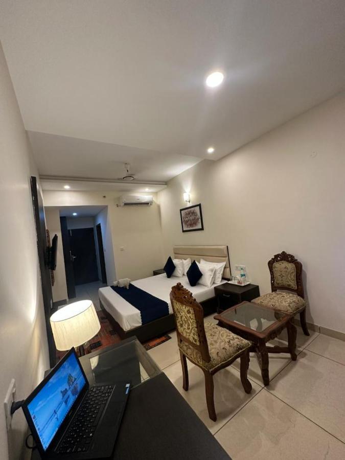 Hotel Jb Residency !! Luxurious & Royal Balcony Rooms !! Large Rooms Zirakpur Екстер'єр фото