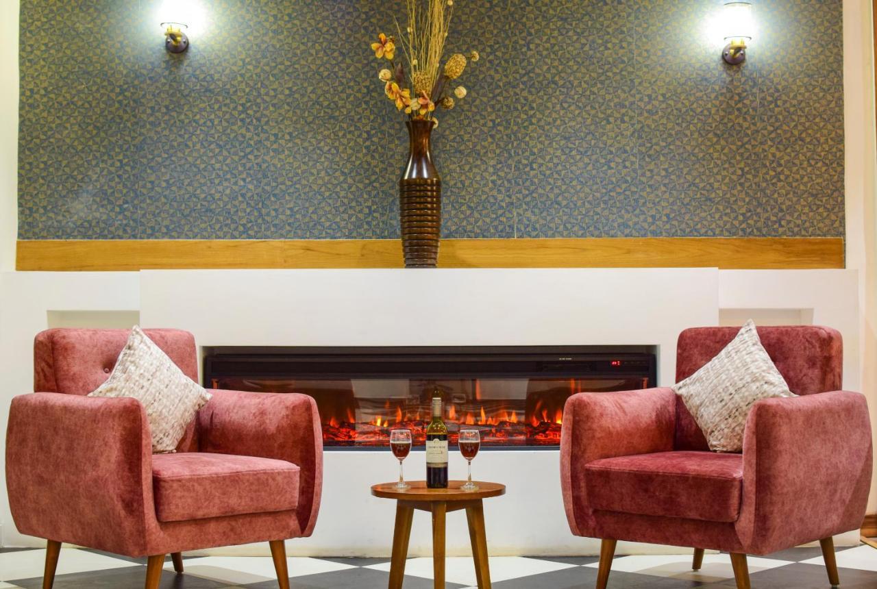 Hotel Jb Residency !! Luxurious & Royal Balcony Rooms !! Large Rooms Zirakpur Екстер'єр фото