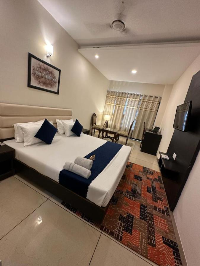 Hotel Jb Residency !! Luxurious & Royal Balcony Rooms !! Large Rooms Zirakpur Екстер'єр фото