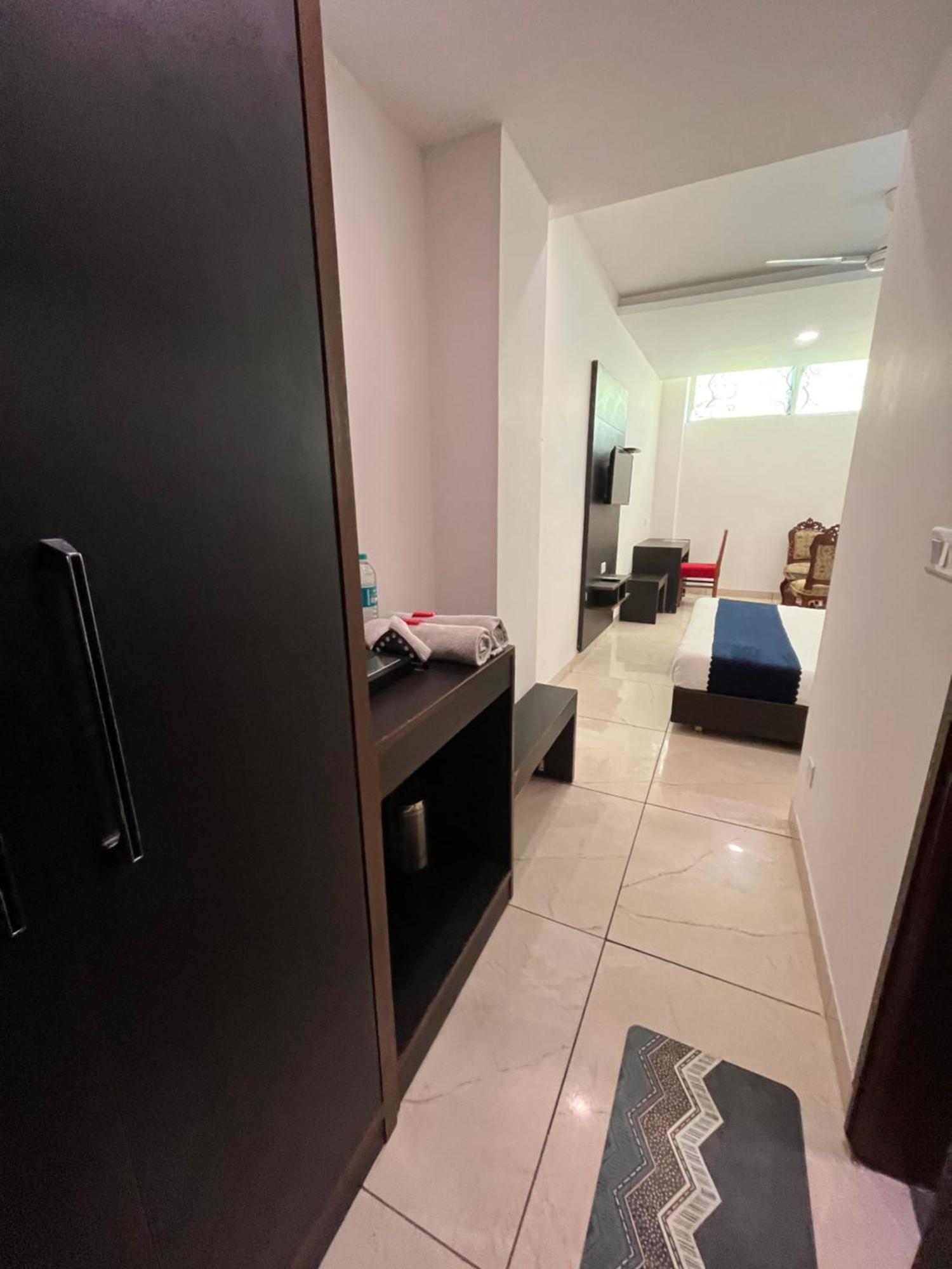 Hotel Jb Residency !! Luxurious & Royal Balcony Rooms !! Large Rooms Zirakpur Екстер'єр фото