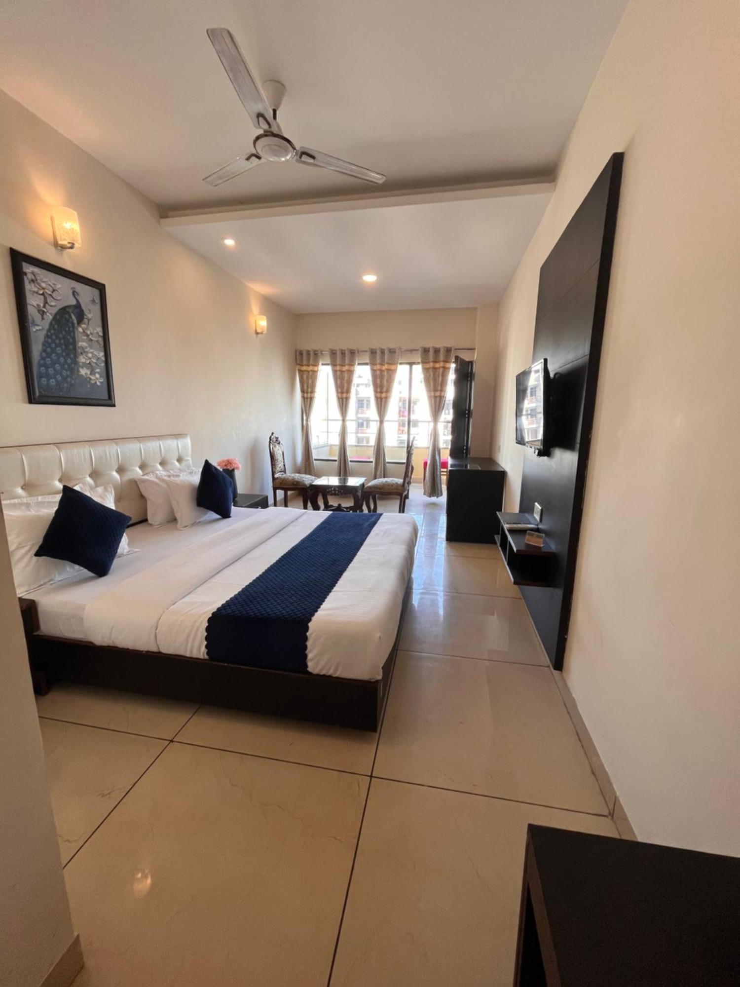 Hotel Jb Residency !! Luxurious & Royal Balcony Rooms !! Large Rooms Zirakpur Екстер'єр фото