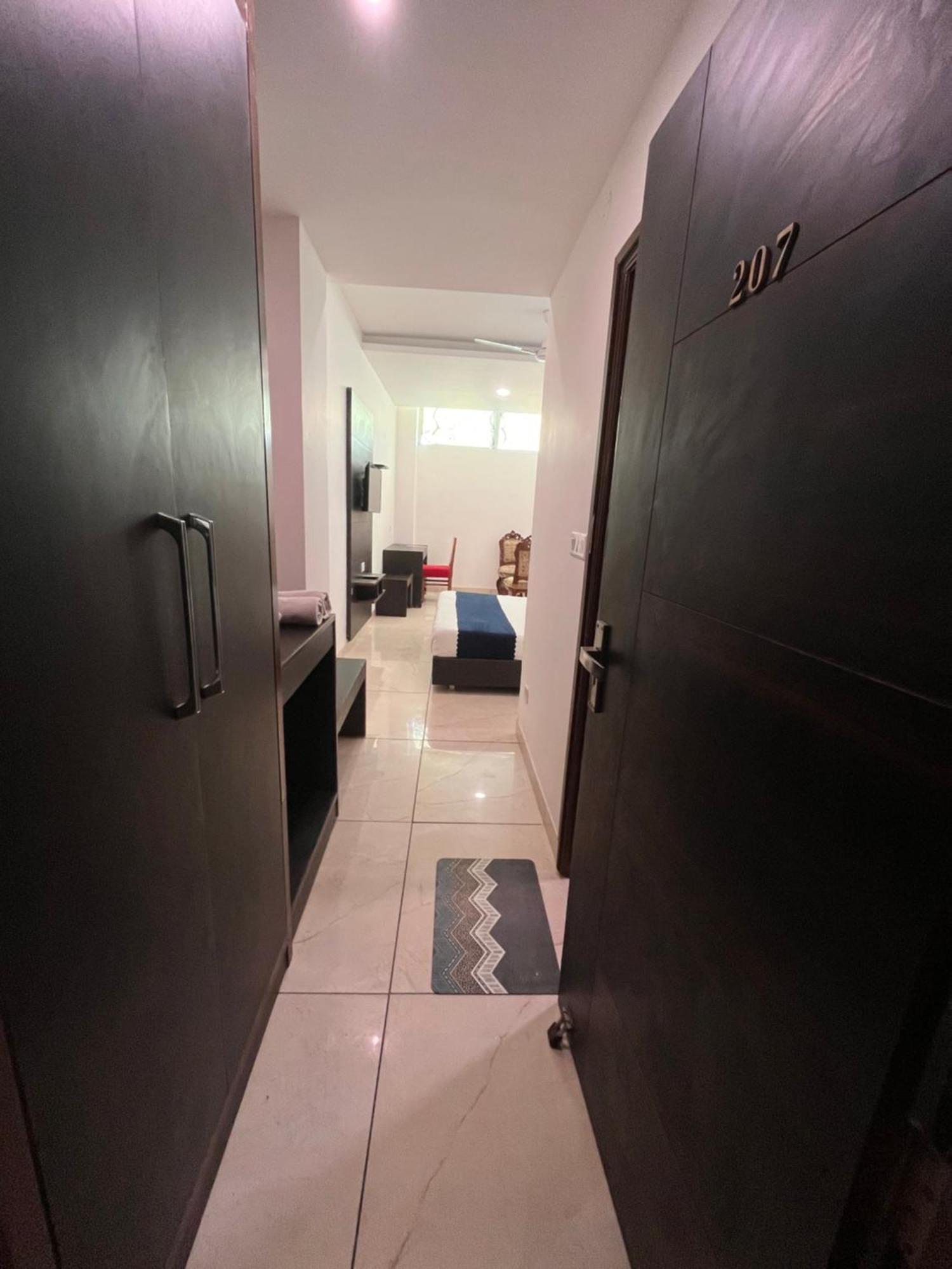 Hotel Jb Residency !! Luxurious & Royal Balcony Rooms !! Large Rooms Zirakpur Екстер'єр фото
