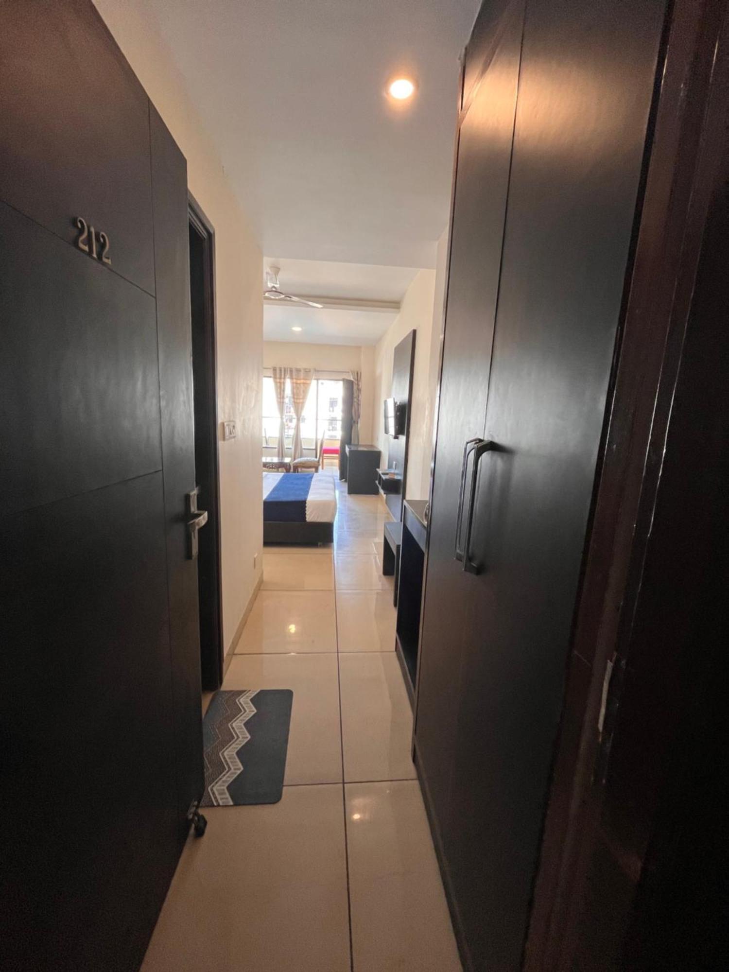 Hotel Jb Residency !! Luxurious & Royal Balcony Rooms !! Large Rooms Zirakpur Екстер'єр фото